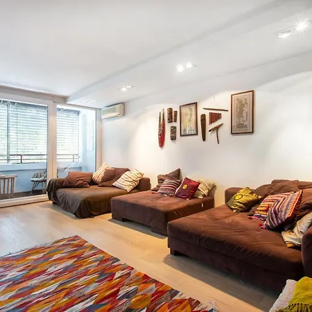 Apartman Spacious Riverbank With A Balcony And A Garage *