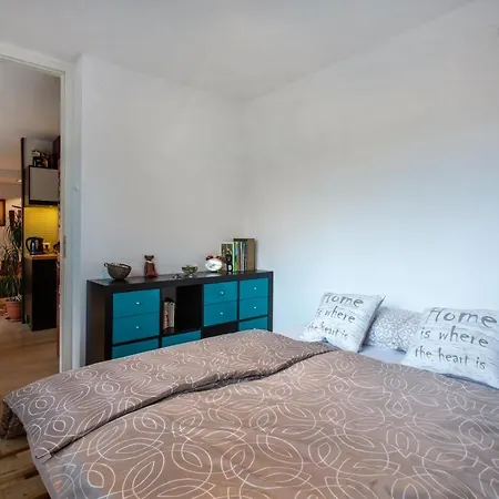 Spacious Riverbank With A Balcony And A Garage *